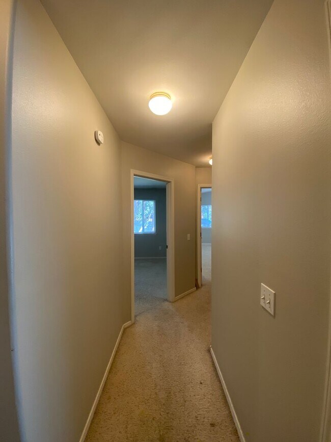 Building Photo - Spacious 2 Bedroom + office! Large yard!  ...
