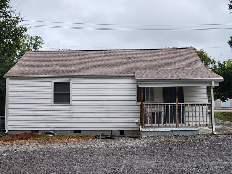 Rear - 5112 Schubert Rd