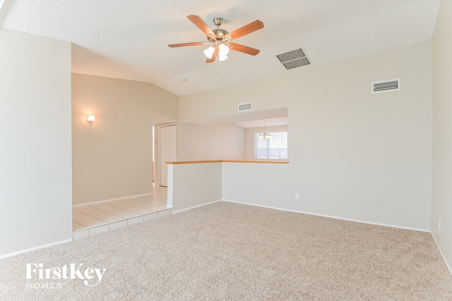 Building Photo - 9801 E Domenic Ln