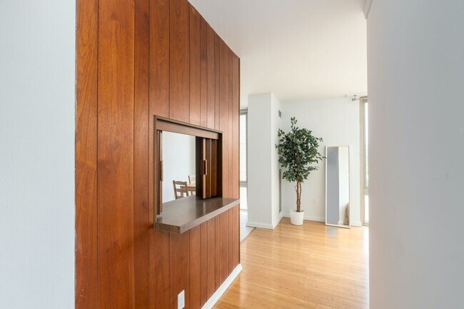 Building Photo - Sunny 2 BR at Claridge House Coop