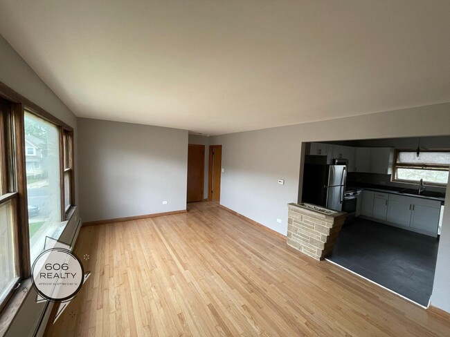 Building Photo - Fully Remodeled Apt on Harlem!