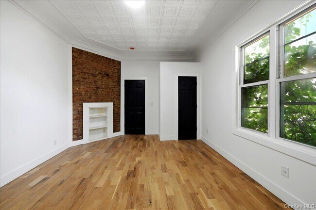 Building Photo - 301 Warburton Ave