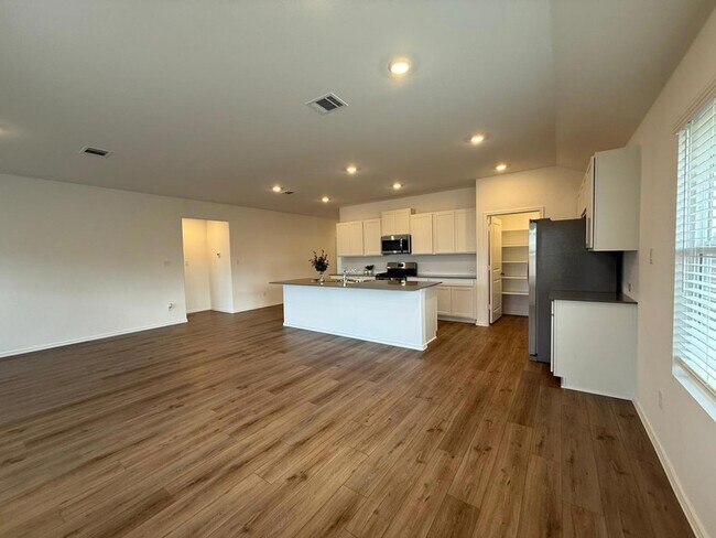 Building Photo - 290 Gresham