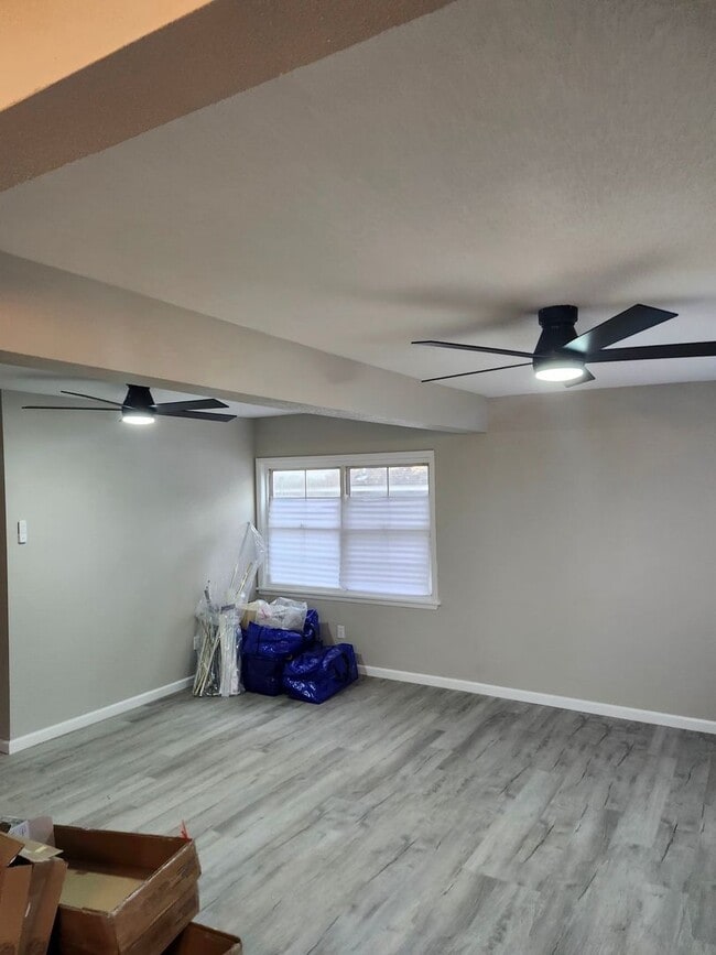 Building Photo - Remodeled FAMCEE Home