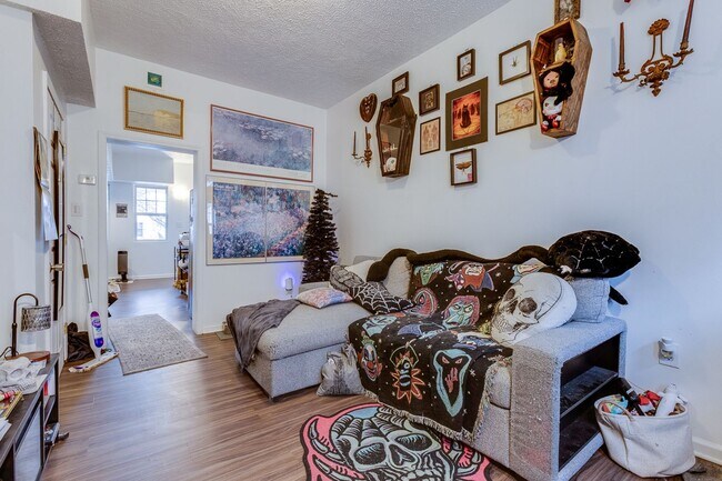 Building Photo - 2013.5 Gregory St