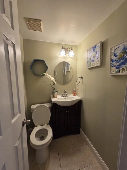 Half bathroom - 277 Lima School Ct