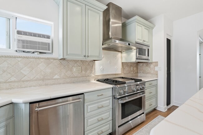 Building Photo - 424 N Broadway