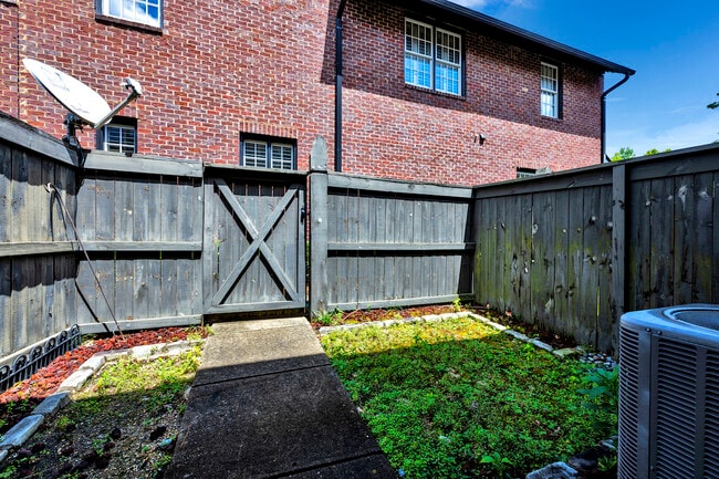 Building Photo - 202 Barristers Ct