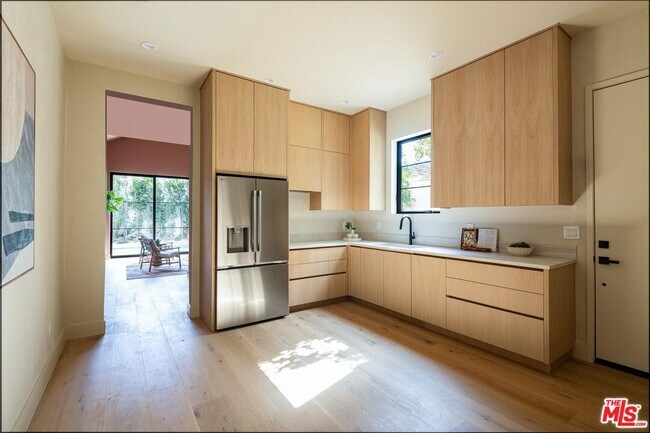 Building Photo - 11748 La Maida St