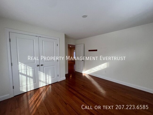 Building Photo - 65 Shore Rd