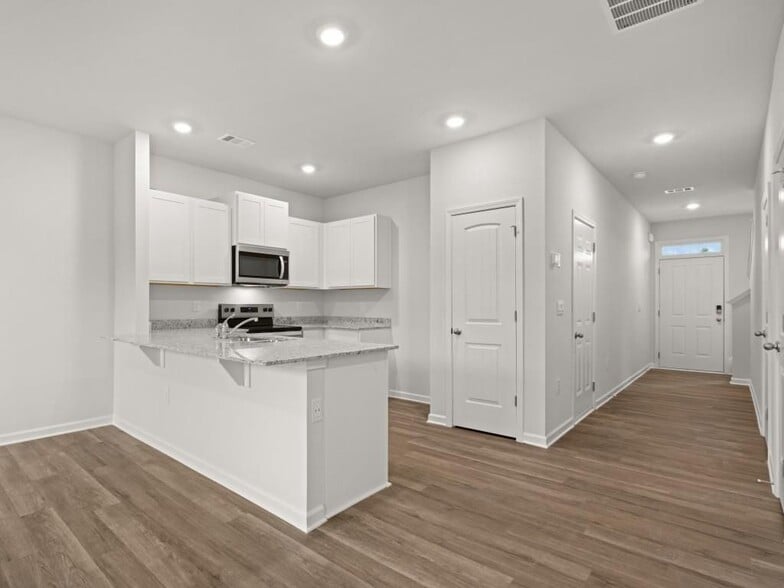 Building Photo - 5976 Skylar Dr