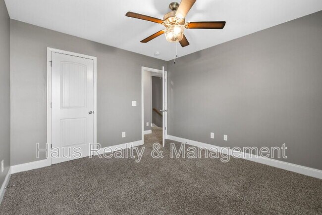 Building Photo - 191 Sambar Dr
