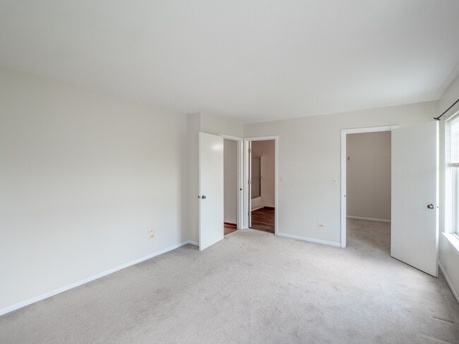 Building Photo - 1040 Sanctuary Ln