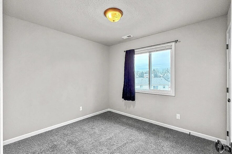 Building Photo - 205 SW 48th St