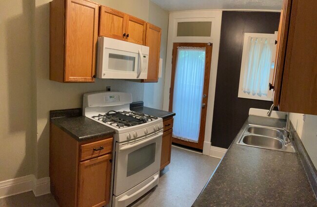 Kitchen and back door - 915 S 33rd St