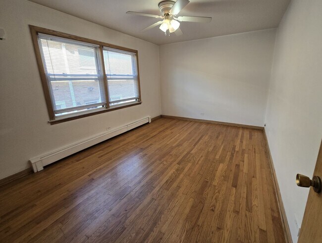 Building Photo - 4114 N Kedvale Ave