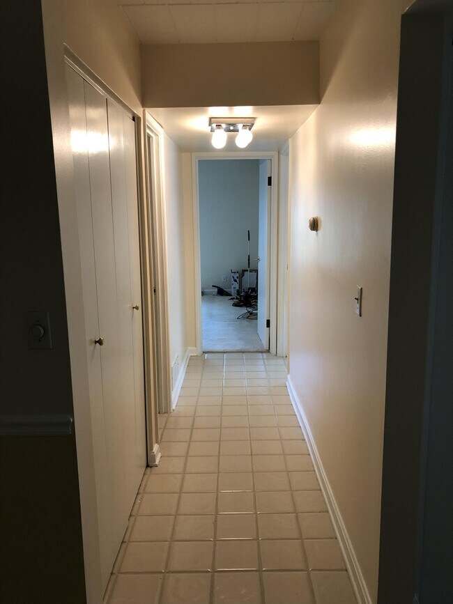 Building Photo - 213 Forest Green Dr