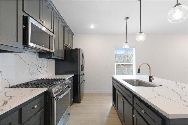 Building Photo - 6609 Avenue Q