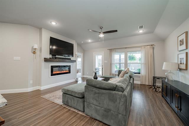 Building Photo - 305 Fire Rock Dr