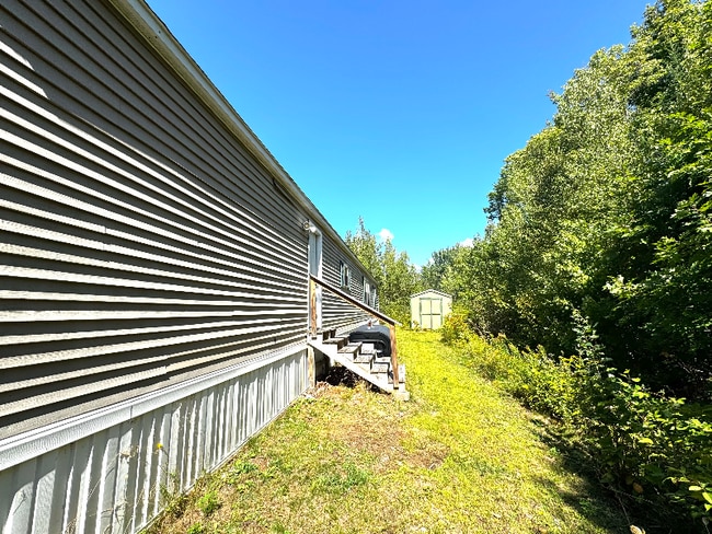 Building Photo - 19 Maple Ln