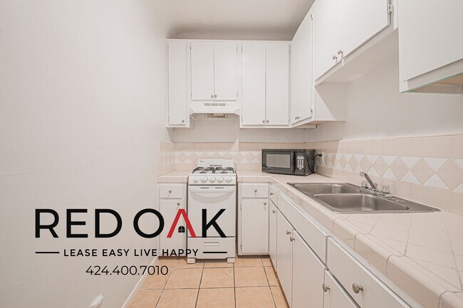 Building Photo - 706 N St Andrews Pl