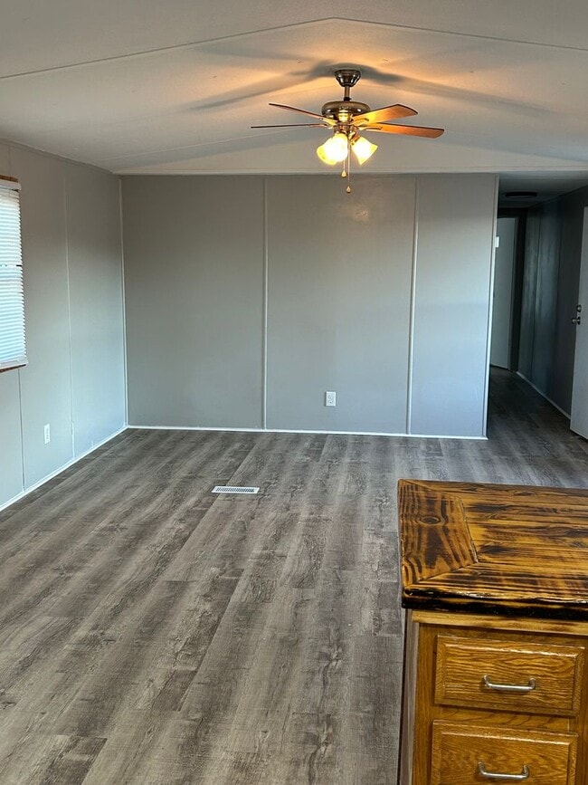 Building Photo - Must See! 3 BR, 2 BA in Pikeville school d...