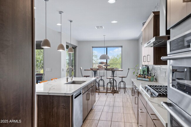 Building Photo - 2423 N Beverly Pl