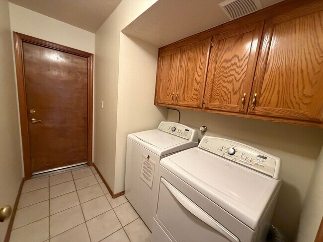 Building Photo - 3 Bedroom Single Story Home Available Near Juan Tabo Blvd SE & Southern Blvd SE!