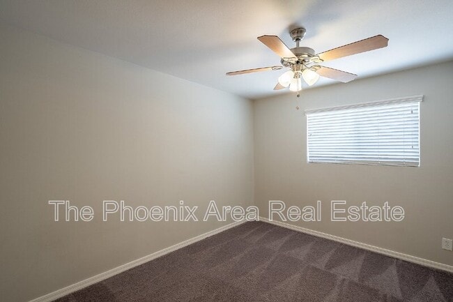Building Photo - 522 E Balboa Dr