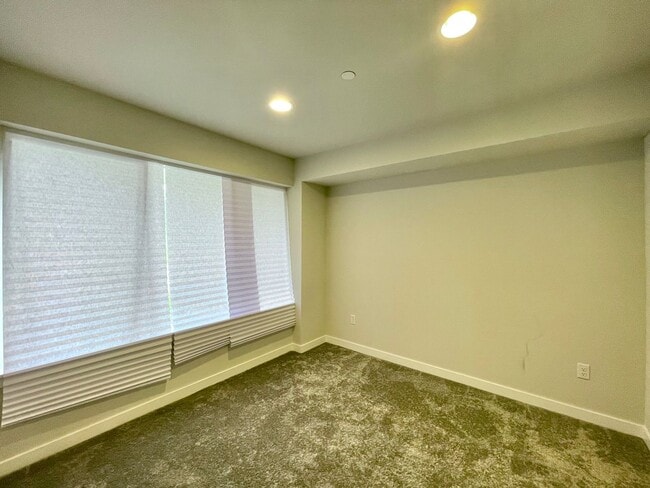 Building Photo - Great Townhome for rent