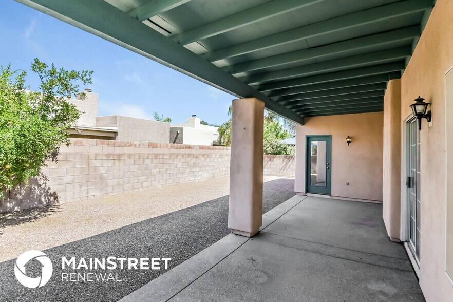 Building Photo - 1019 N Sonoita Ave