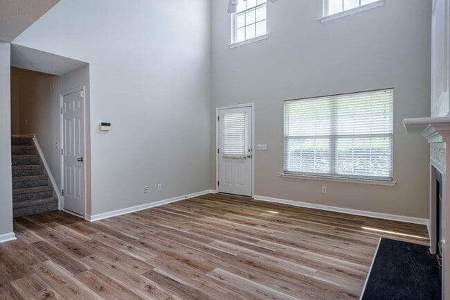 Building Photo - 101 Thorncrest Dr