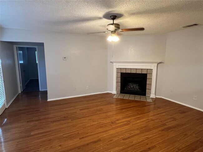 Building Photo - 9113 Japonica Ct