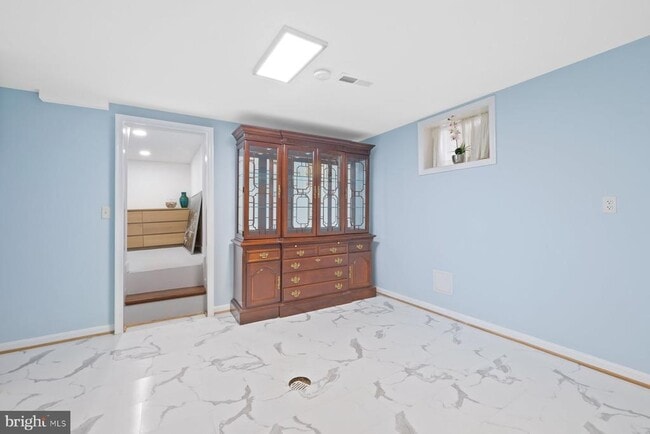 Building Photo - 2913 Collins Ave