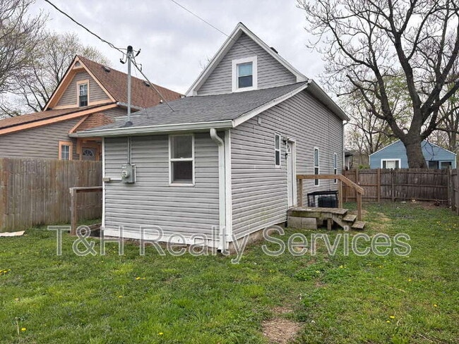 Building Photo - 731 N Arnolda Ave