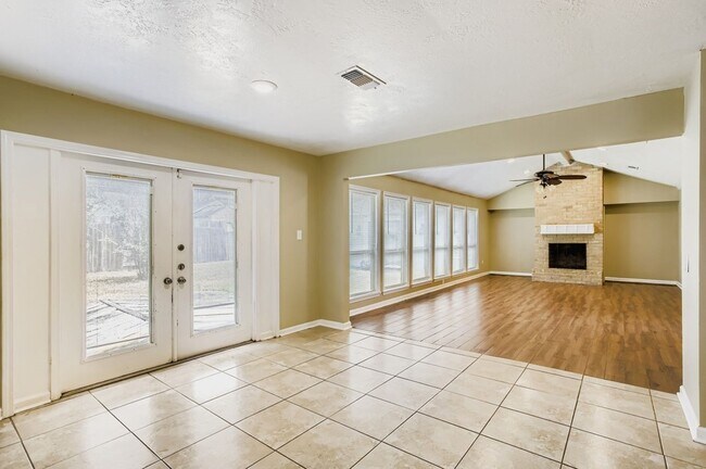 Building Photo - 15710 Sandy Hill Dr