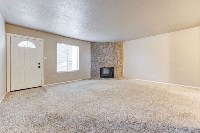 Building Photo - Cute Townhouse in the Heart of Norman, just minutes from OU!