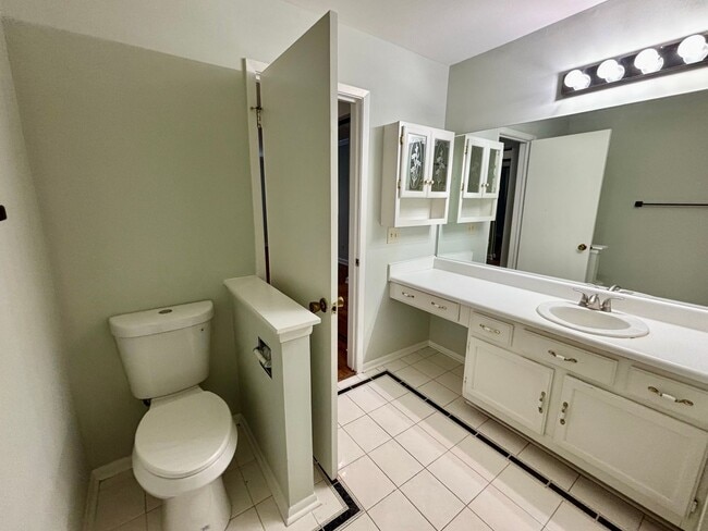 Building Photo - 57 Doranne Ct