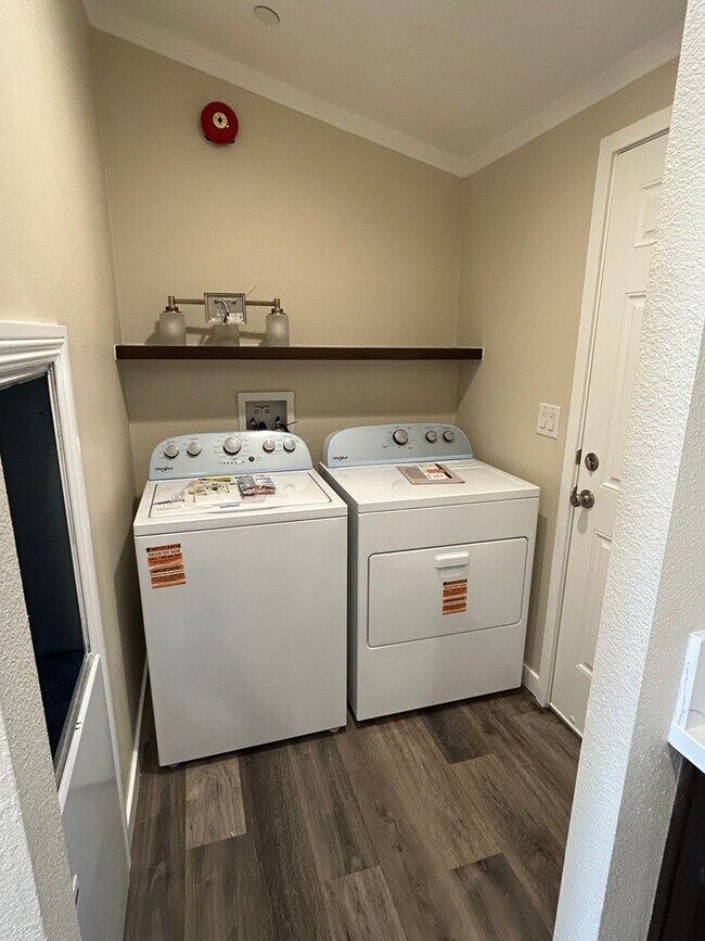 Building Photo - Remodeled Modern 3 Bed/2 Bath National City -MOVE IN PROMOTION!