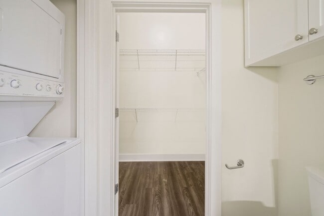 Building Photo - COMING SOON! Modern 1BR/1BA in First Ward – Walk to Parks, Dining & Entertainment