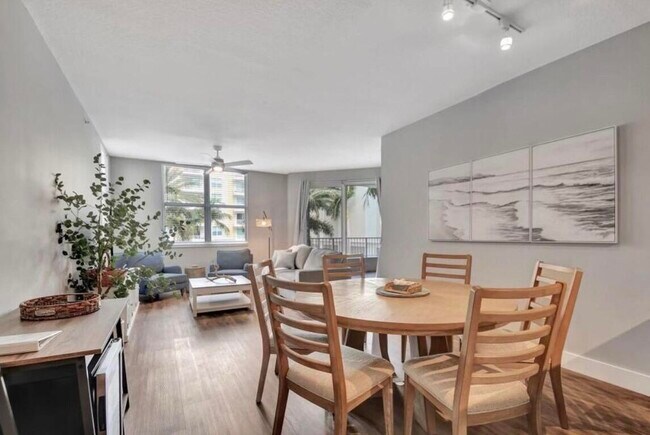 Building Photo - 804 E Windward Way