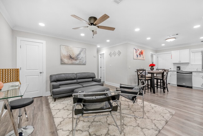 Building Photo - Furnished Duplex - Unit A