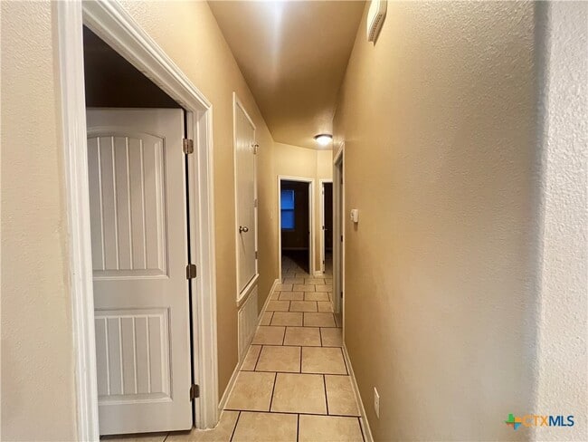 Building Photo - 4606 Cambridge Dr
