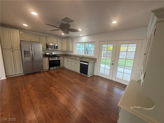 Building Photo - 1502 Christina Dr