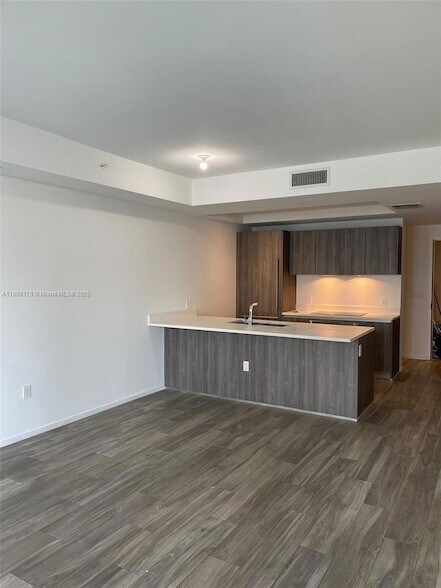 Building Photo - 801 S Miami Ave