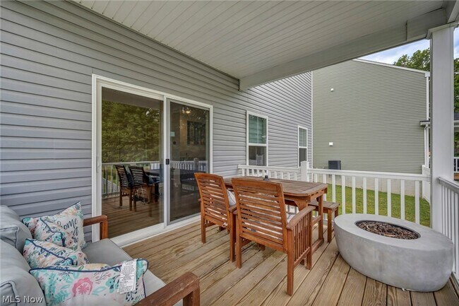 Building Photo - 704 Maple Hollow Ct