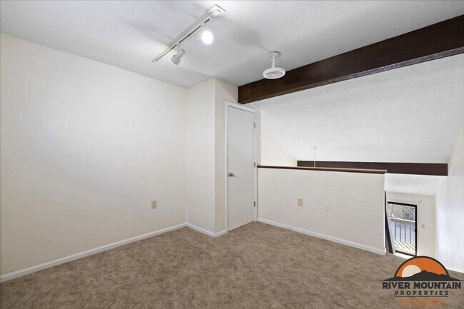 Building Photo - Large Efficiency minutes from Virginia Tech