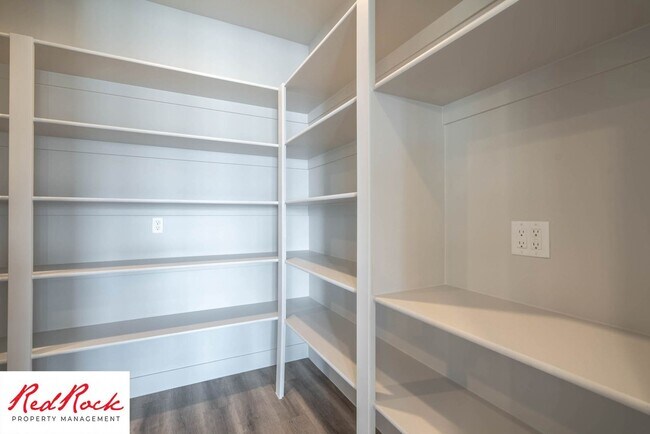 Building Photo - Beautiful 4-Bedroom 2.5 Bath with a 3 Car ...