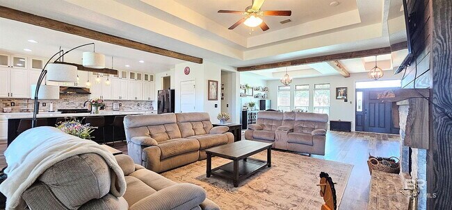 Building Photo - Single Family Home For Rent
