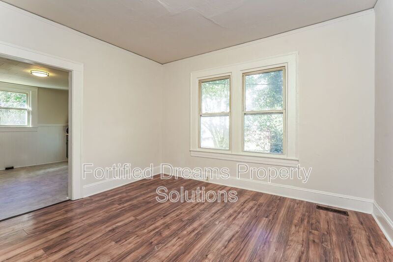 Building Photo - 2230 Greenway Ave NW